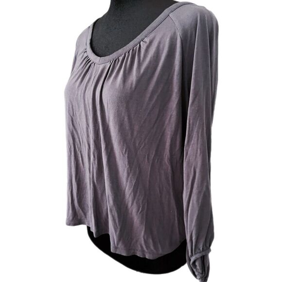 Old Navy Gray scoop neck lightweight top size medium - Picture 2 of 10